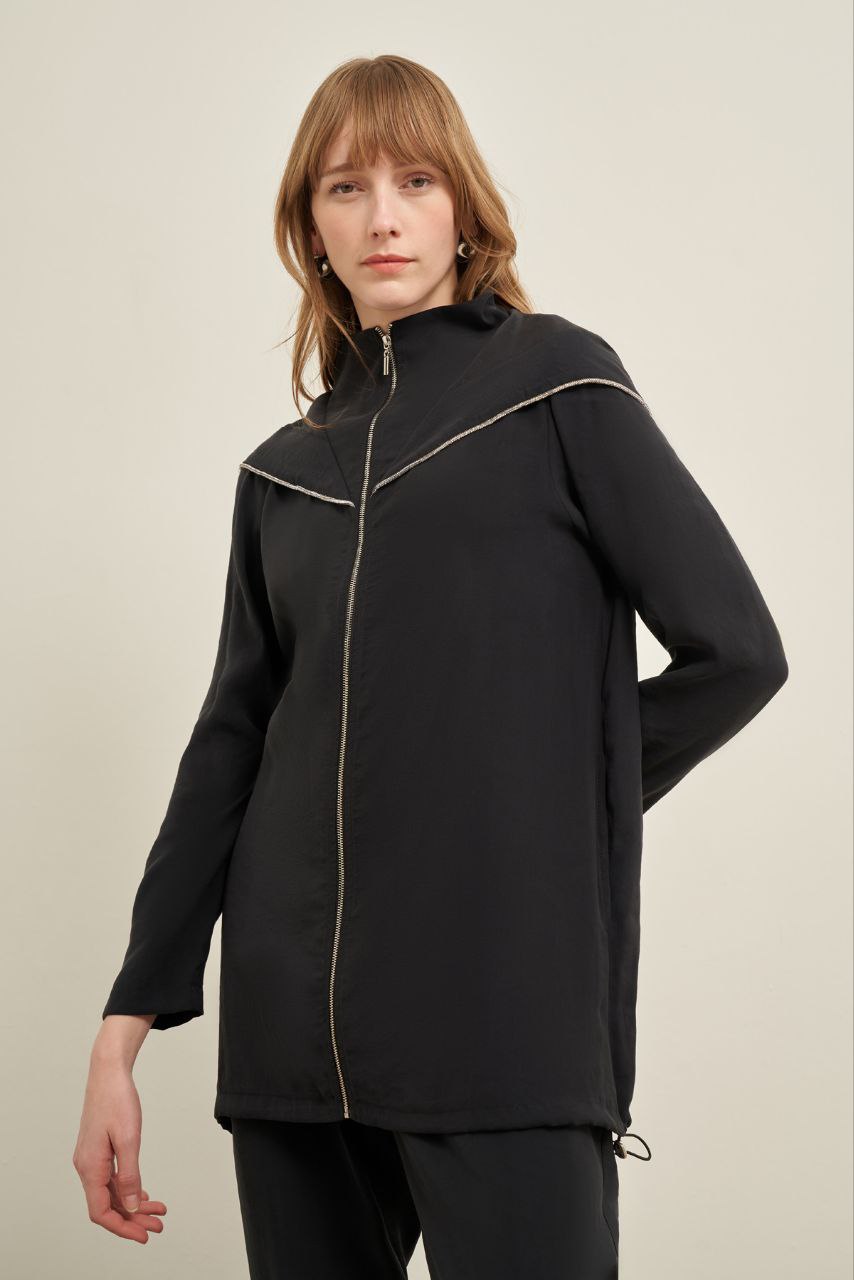 #color_Silken Black