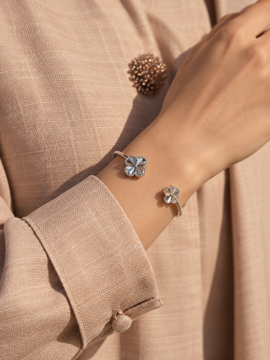 The Aurelia Rivet Clover Bangle - Silver