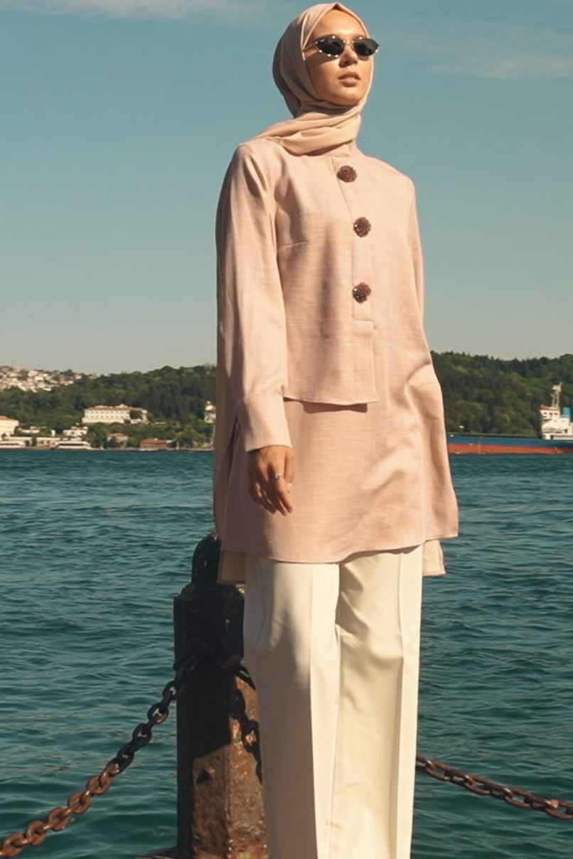 Chemise tunique à broche en pétale de rose